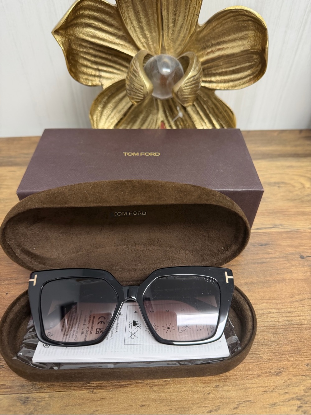 Tom Ford Black Square Gradient Women's Sunglasses with Gold Accents - Picture 1 of 14